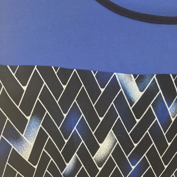 ⭐️Laura Blue Sleeveless Chevron Tank Top Size Med - Picture 3 of 5